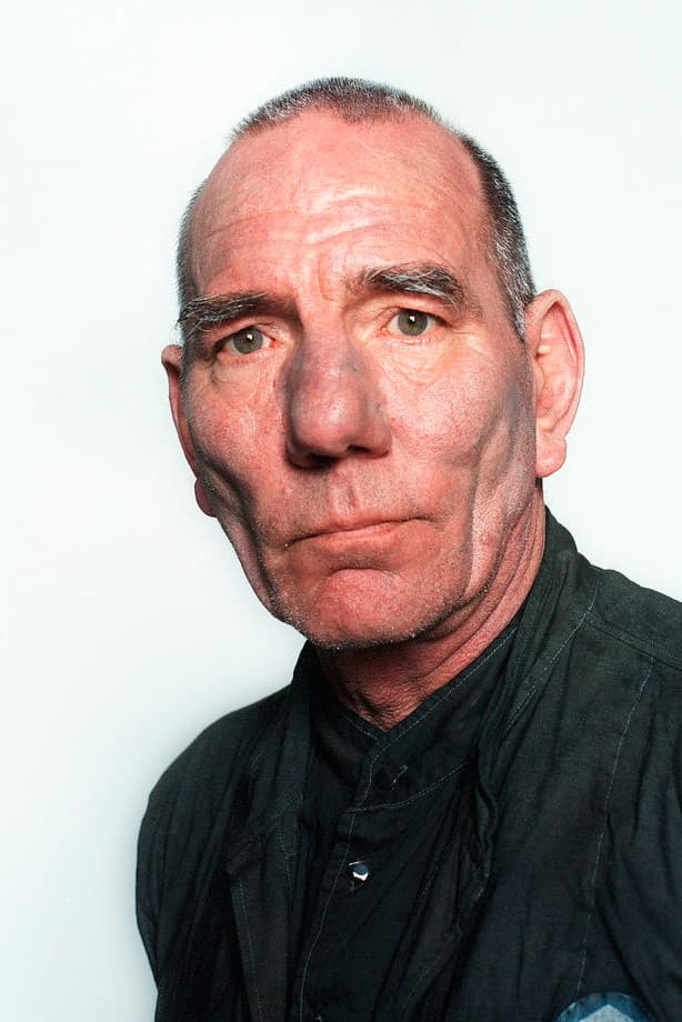 Pete Postlethwaite